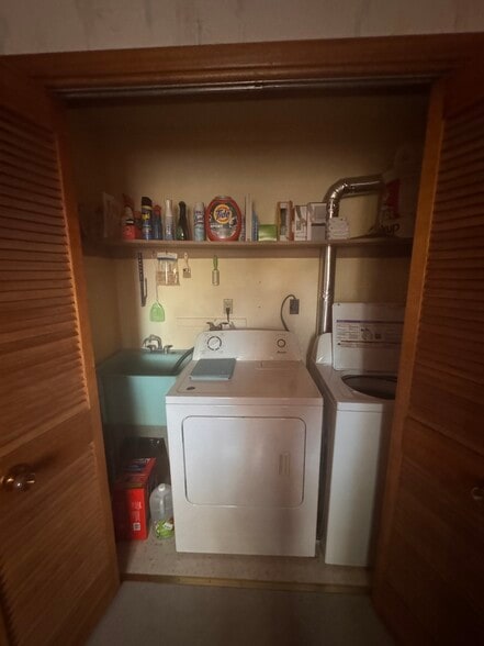 Building Photo - 2108 Campbell Rd