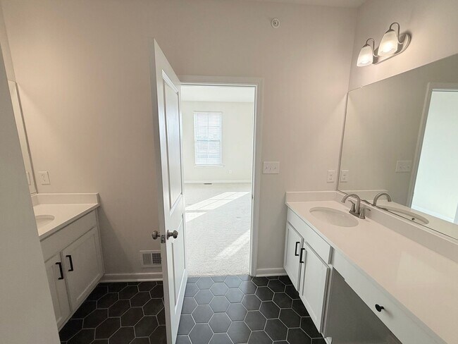 Building Photo - 2435 Ownby Ln