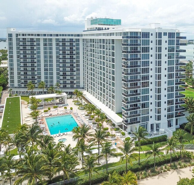 Building Photo - 10275 Collins Ave