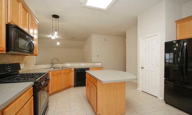 Building Photo - 15938 Cottage Ivy Cir
