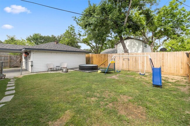 Building Photo - 5842 Silver Frst Dr