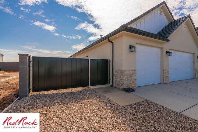 Building Photo - Beautiful 4-Bedroom 2.5 Bath with a 3 Car ...