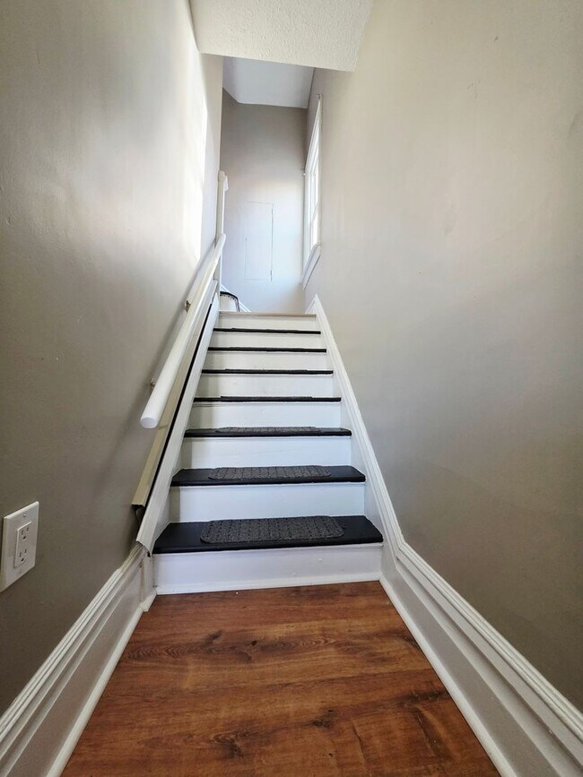 Building Photo - 20 Walnut St