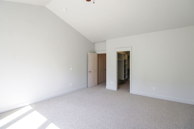 Building Photo - 3091 Kurt Dr NW