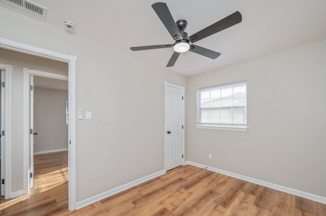 Building Photo - 3 bedroom in Mary Esther Heights!