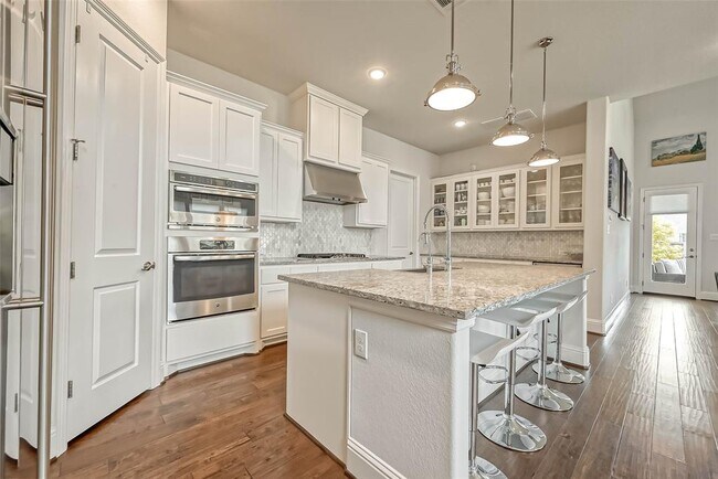 Building Photo - 13306 Stoneleigh Terrace Dr