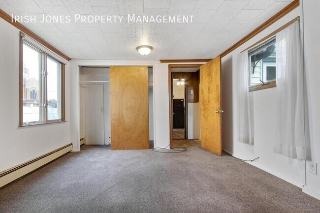 Building Photo - 138 Weimar St