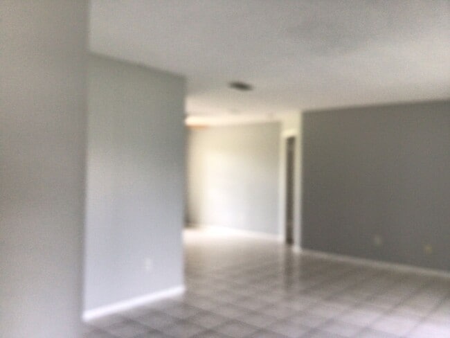 Building Photo - 1-Story Home.. 4 bedroom 2 bath home