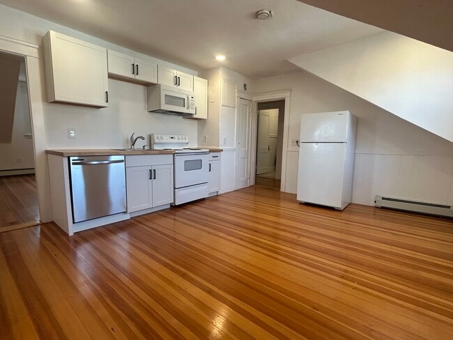 Building Photo - 710 River Ave