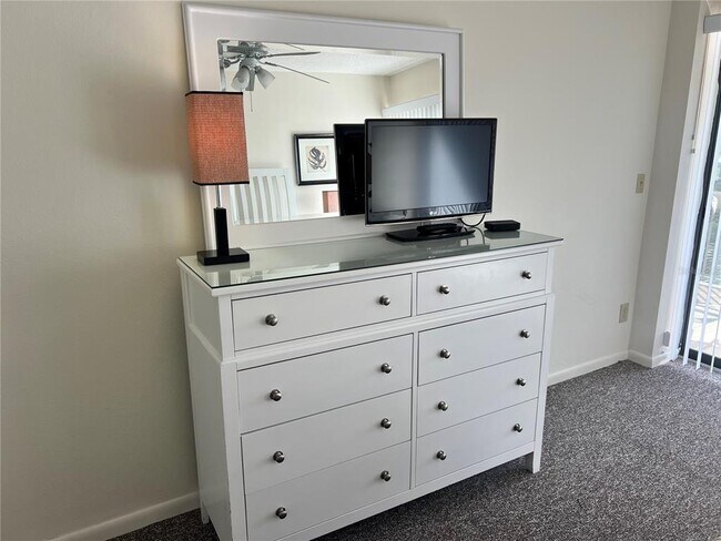 Building Photo - 1001 Point of Rocks Rd