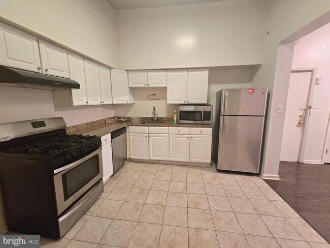 Building Photo - 1304 Walnut St