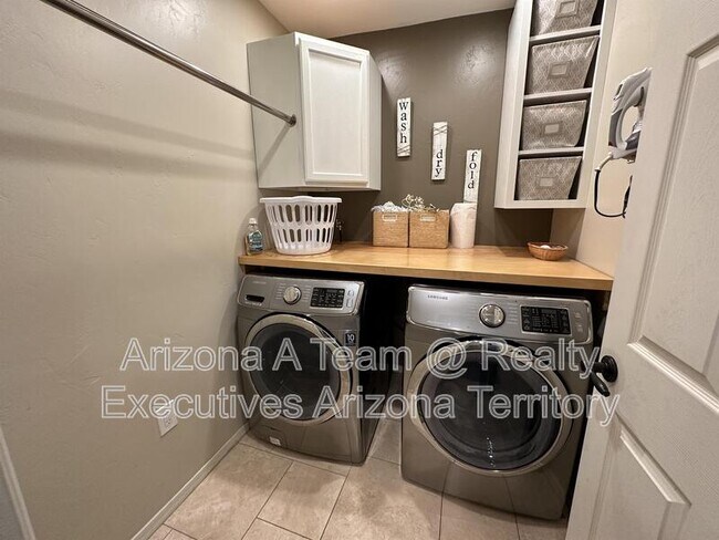 Building Photo - 7740 E Manor Pl