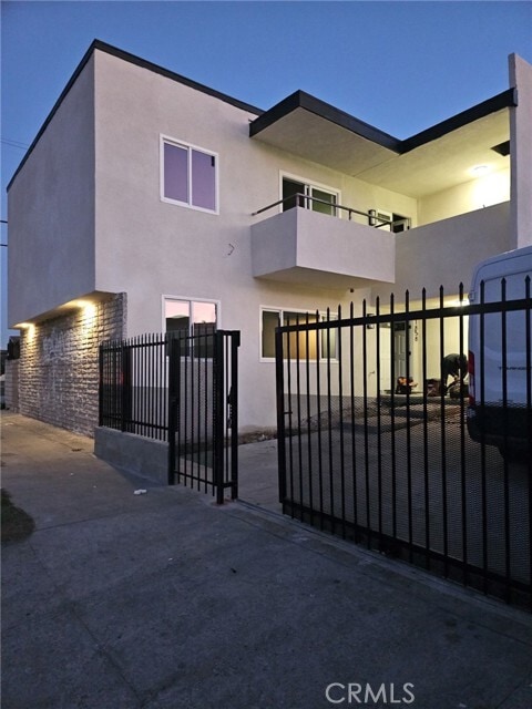 Building Photo - 1858 W 48th St