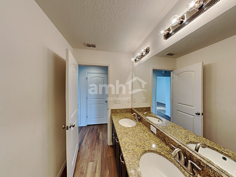 Building Photo - 11904 Winterset Cove Dr