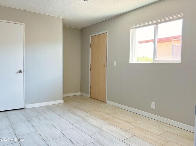 Building Photo - 6413 E Avalon St