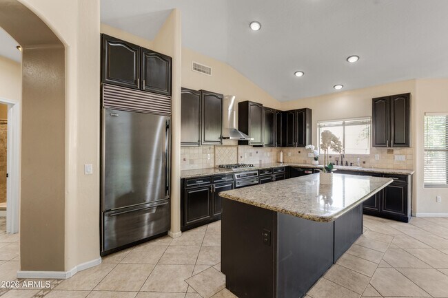 Building Photo - 4335 E Fox Cir