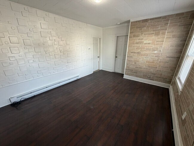 Building Photo - 45 Aspen St