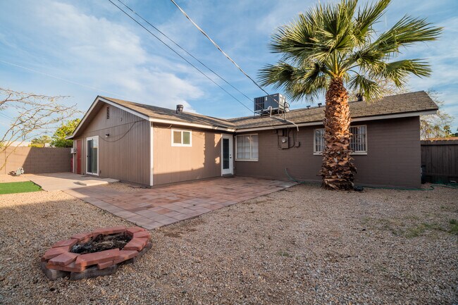 Building Photo - 7014 E Holly St