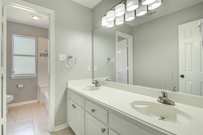 Building Photo - 4204 Lorimar Dr