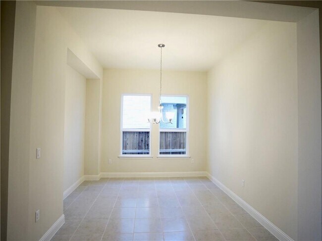 Building Photo - 14928 Iveans Way