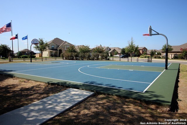 Building Photo - Immaculate rental now available in coveted...