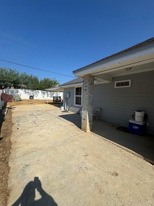 Building Photo - 218 Girasol Ct