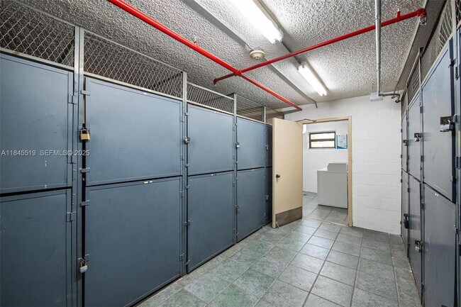 Building Photo - 16909 N Bay Rd