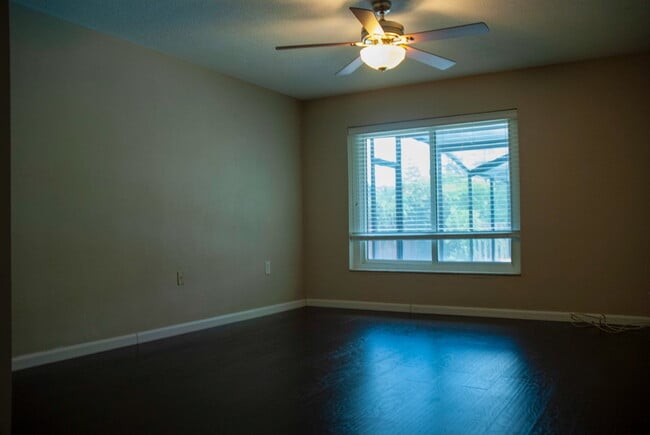 Building Photo - 3/Bedroom 3/Bath Tarpon Springs Home