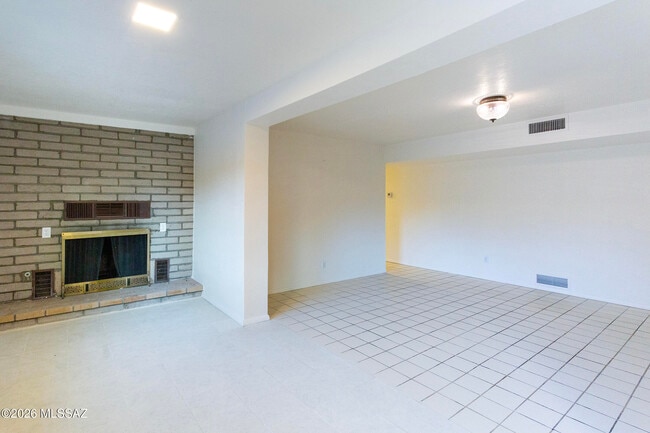 Building Photo - 1714 W Meadow Hills Dr