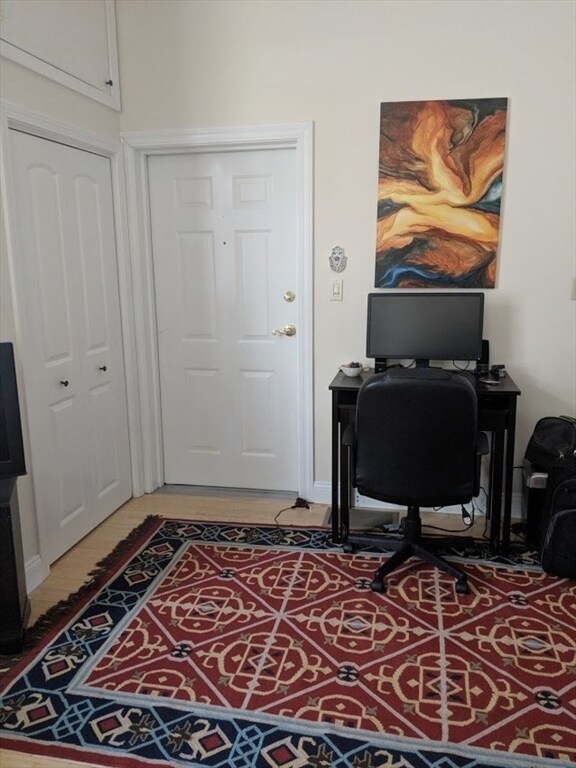 Building Photo - 136R Main St