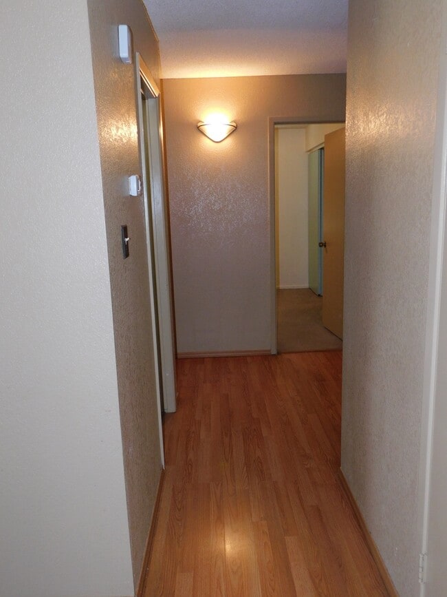 Building Photo - 4 BEDROOM HOME IN COLLEGE PARK!