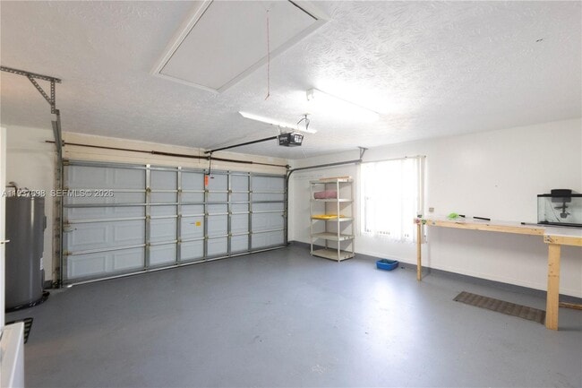 Building Photo - 5402 NW Emblem St