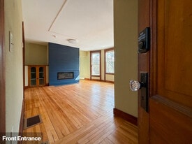 Building Photo - 2613 Bryant Ave S