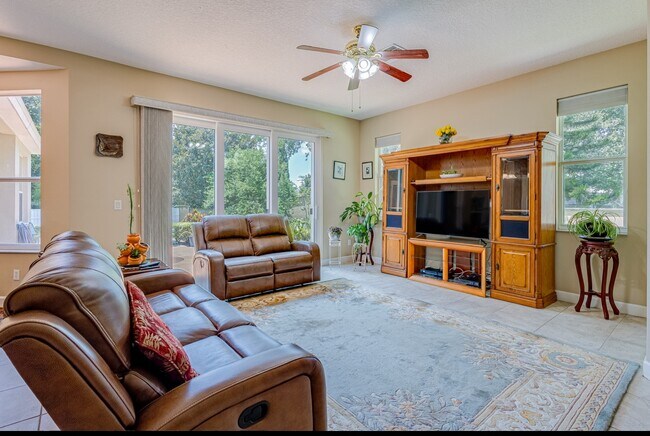 Building Photo - 2500 Azzurra Ln