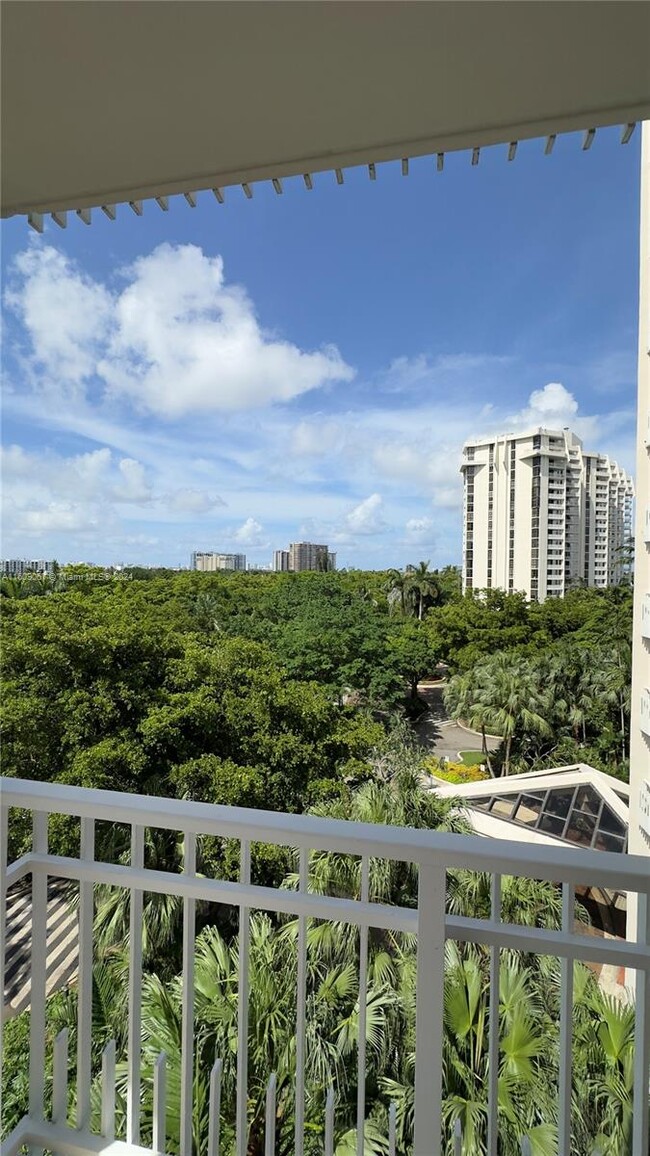 Building Photo - 2000 Towerside Terrace