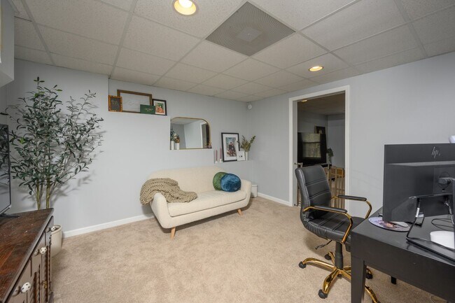 Building Photo - **UPDATED BRENTWOOD HOME THAT DOESN'T FEEL LIKE A RENTAL**