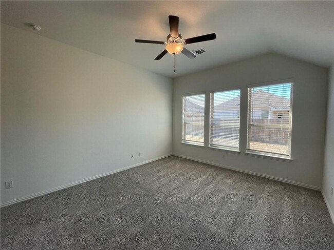Building Photo - 205 Baralo St