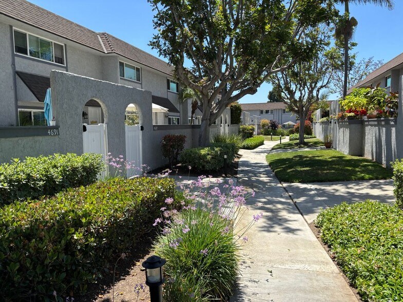 Building Photo - 4681 Twintree Dr