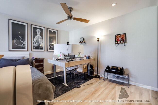 Building Photo - Gorgeous Remodeled Condo in Newport Beach!