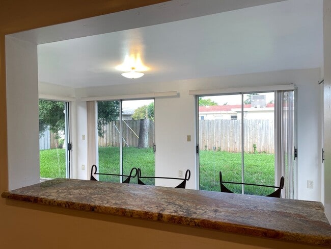 Building Photo - Easy Living in Palm Beach Gardens—Minutes ...