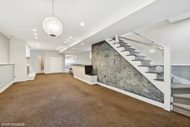Building Photo - 1730 W Barry Ave