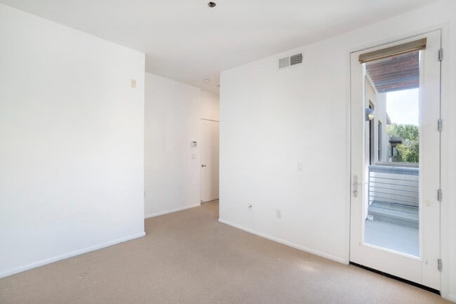 Building Photo - 153 City Limits Cir