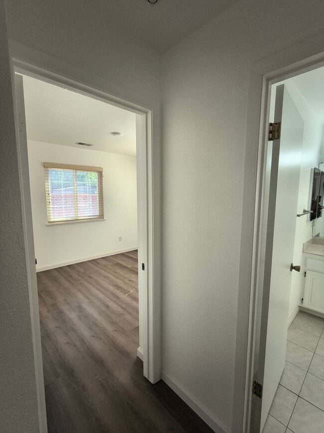 Building Photo - Beautiful and Spacious Two Story 4 Bed/3 Bath Home For Rent In Hercules!!!