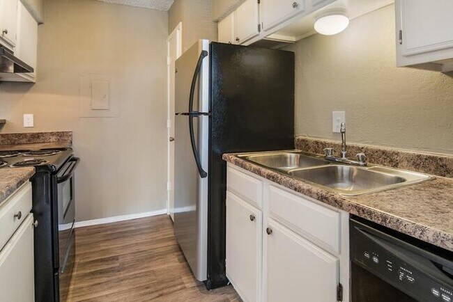 Building Photo - 7924 Emerald Crest Dr