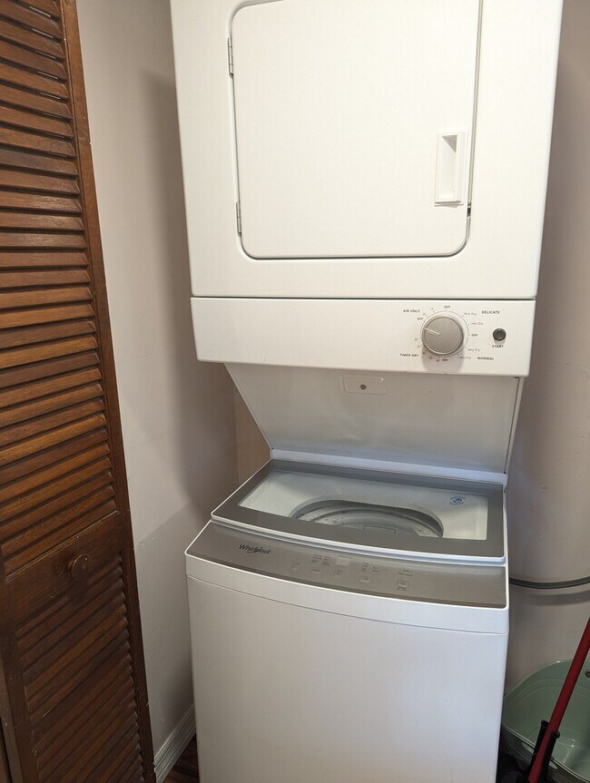 Building Photo - 2945 SW 18th St