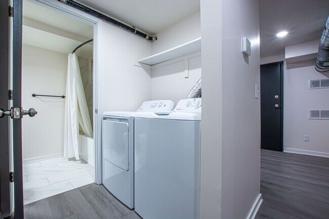 Building Photo - 116-118 N 32nd Avenue