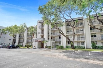 Building Photo - 9420 Poinciana Pl