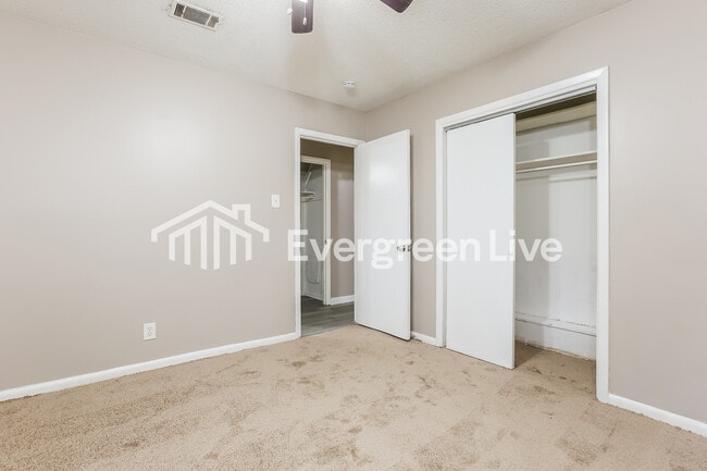 Building Photo - 8704 Duncan Dr