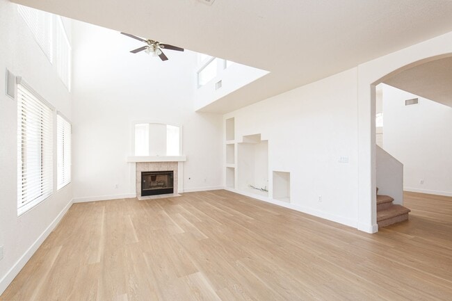 Building Photo - Great 5 Bedroom Home in Summerlin