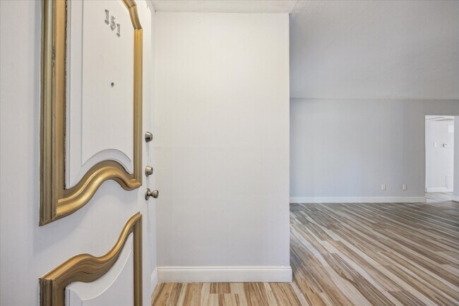 Building Photo - 7600 Burgoyne Dr.